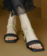 Sandalias cómodas de piel de vaca gruesa beige con puntera abierta